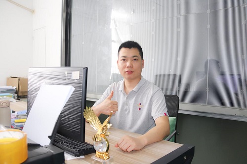 华邦瀛生产部主管顾朗 华邦瀛生产部主管顾朗