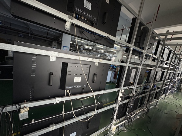 液晶拼接屏老化.jpg 液晶拼接屏老化.jpg